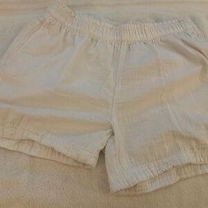 Old navy white crinkle shorts L